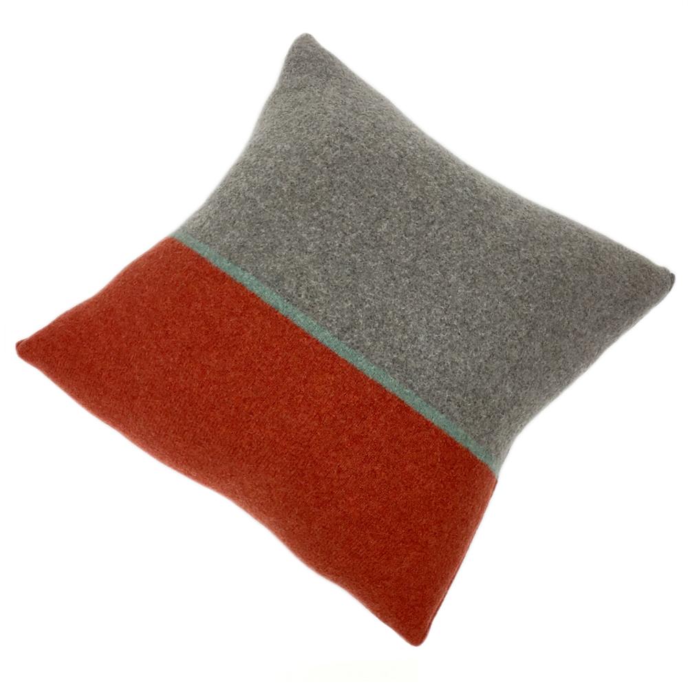 three_colour_cushion_vole_red.jpg_1